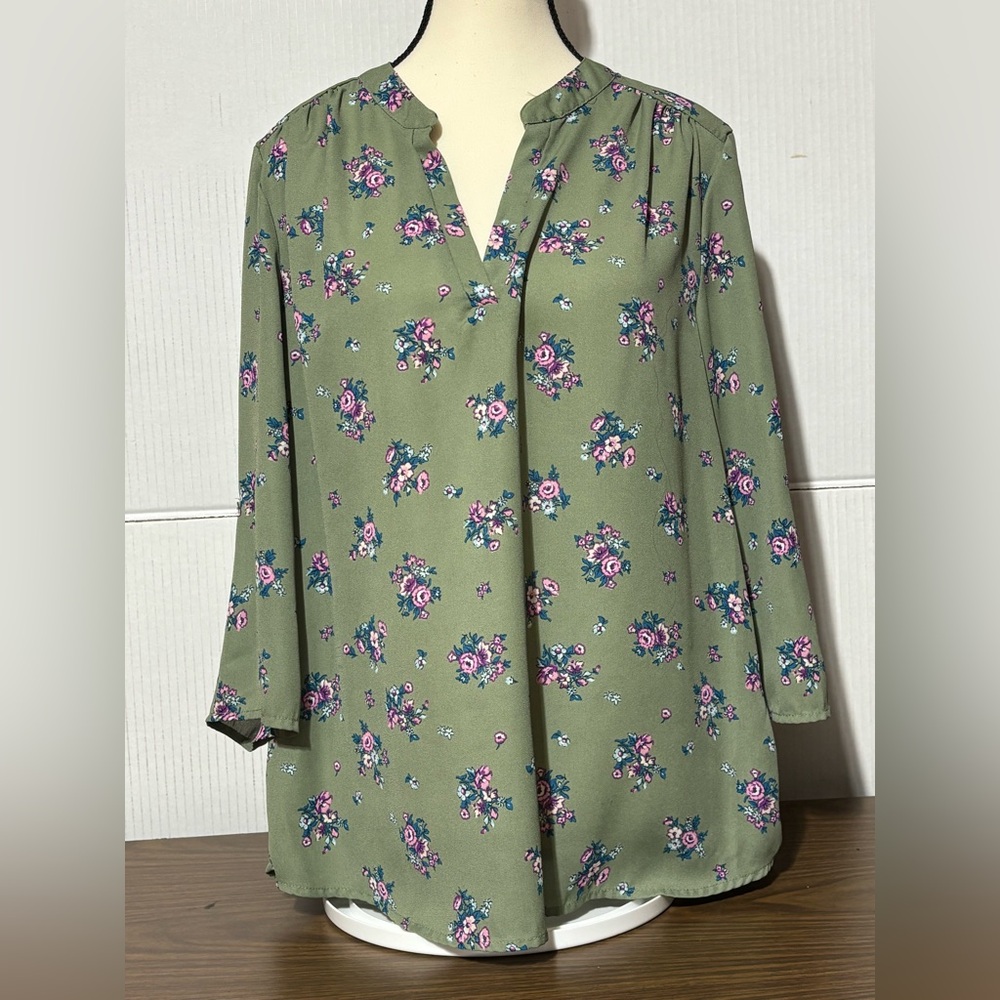 Crescent & willough ladies XL pretty green pull over blouse 26” L 20” p2p